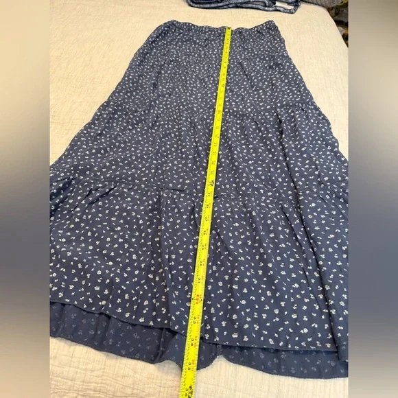 Brandy Melville - Izzy Floral Maxi Skirt in Blue & White - Picture 9 of 11